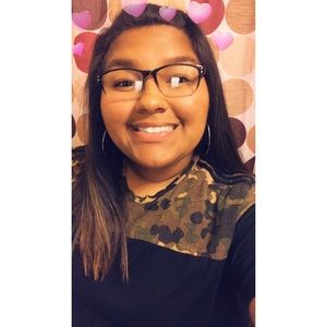 Meet your Posher, Emilee